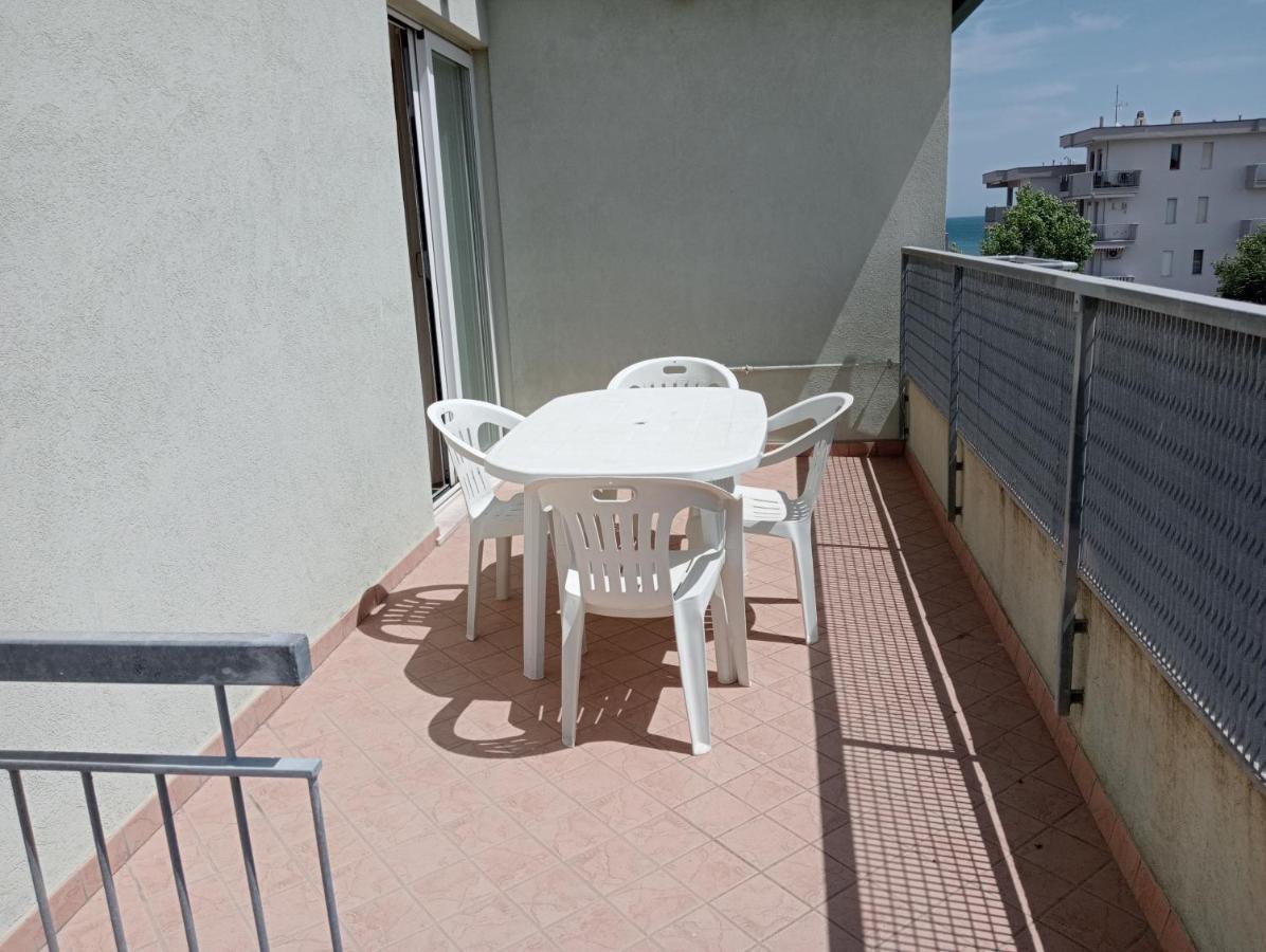Appartamenti Carlotta Rimini Exterior foto